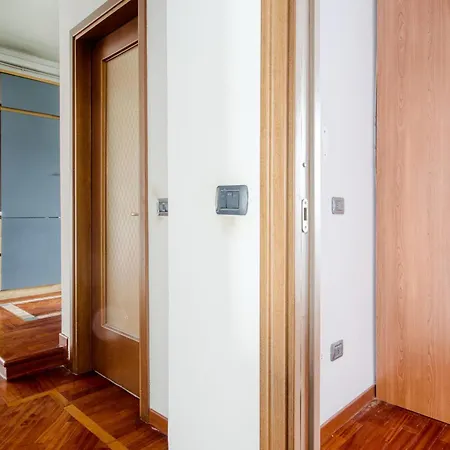 Domusmi Jenner 23 アパート