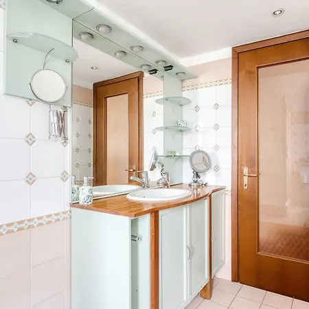 Domusmi Jenner 23 アパート *