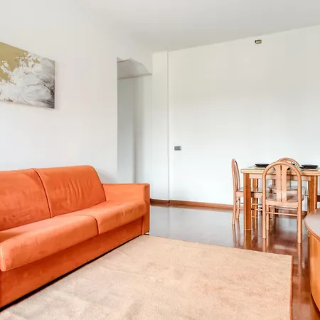 Domusmi Jenner 23 アパート